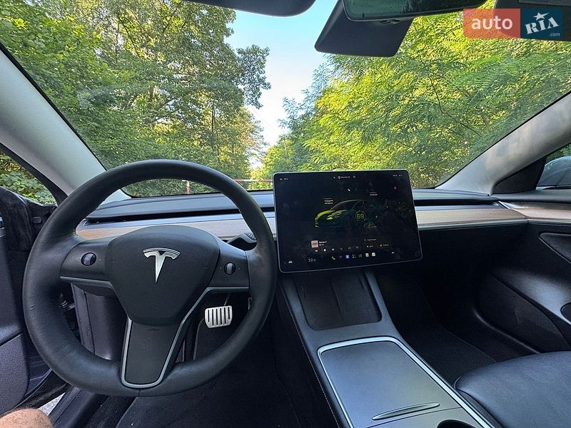 Седан Tesla Model 3 2022 в Ужгороді