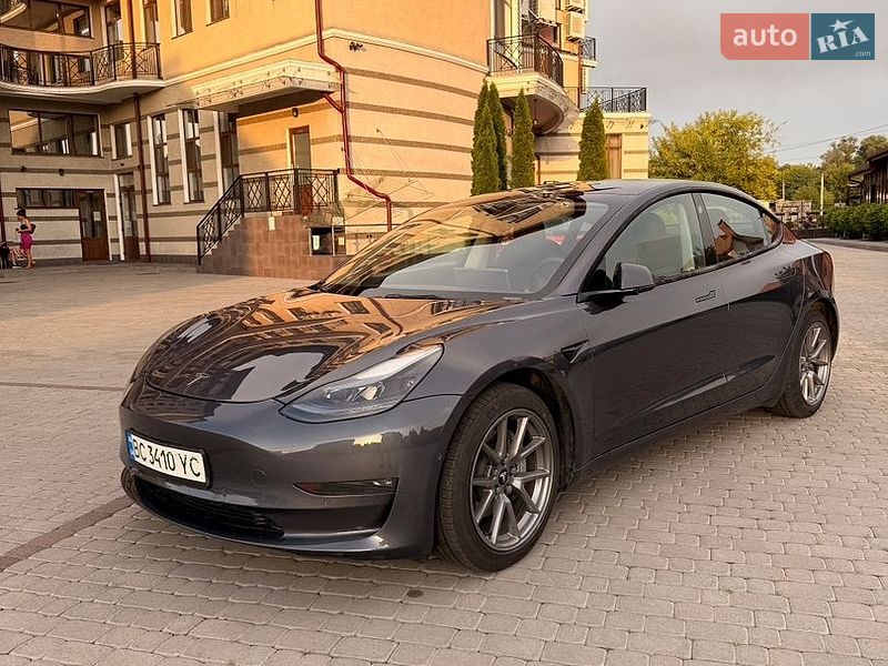 Tesla Model 3 2022