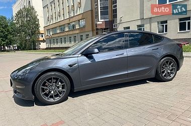 Седан Tesla Model 3 2022 в Черкасах