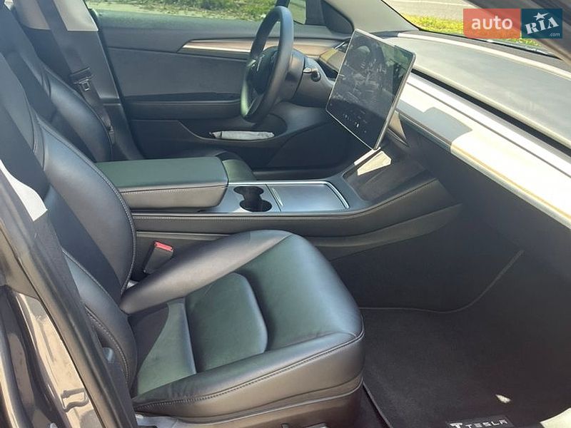 Седан Tesla Model 3 2022 в Черкасах