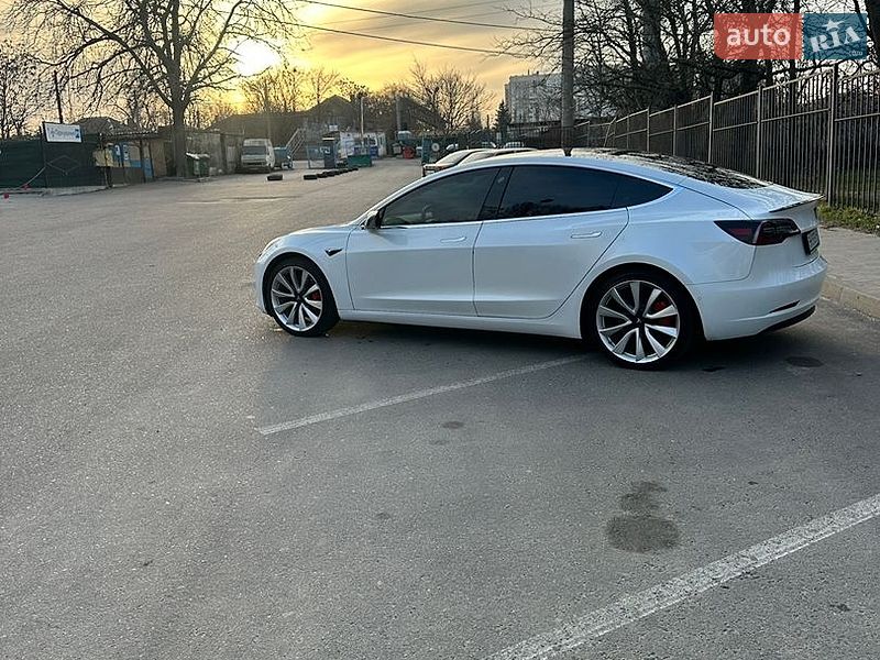 Седан Tesla Model 3 2019 в Одессе
