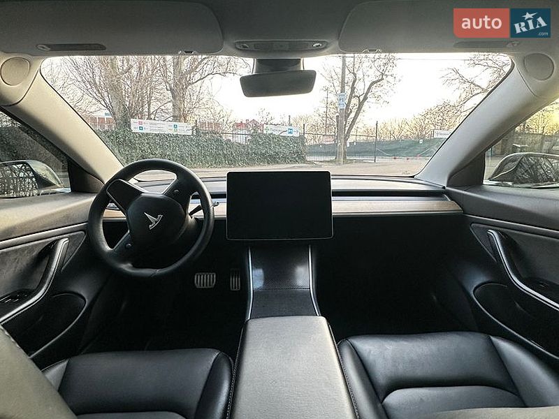 Седан Tesla Model 3 2019 в Одессе
