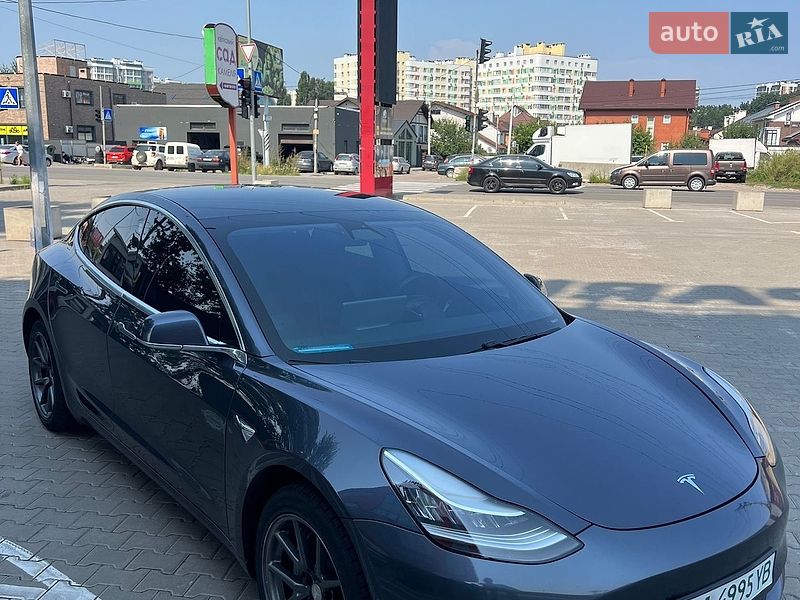 Седан Tesla Model 3 2019 в Киеве