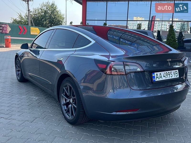 Седан Tesla Model 3 2019 в Киеве