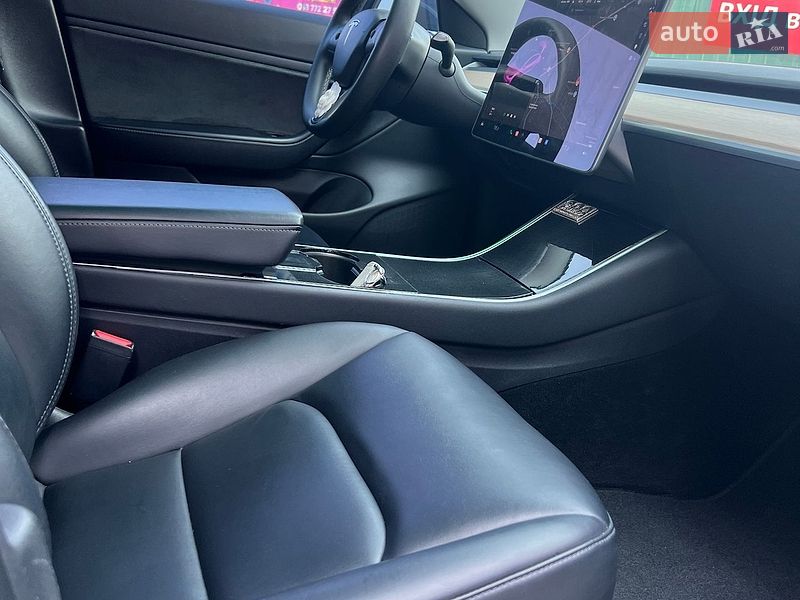 Седан Tesla Model 3 2019 в Киеве