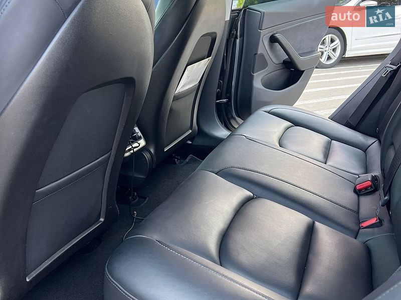 Седан Tesla Model 3 2019 в Киеве
