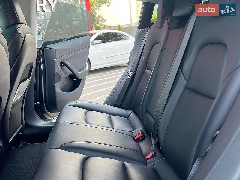 Седан Tesla Model 3 2019 в Киеве