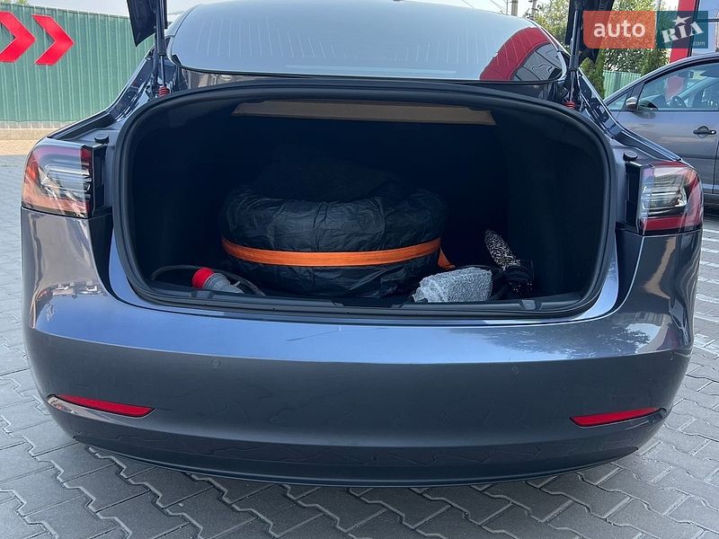 Седан Tesla Model 3 2019 в Киеве