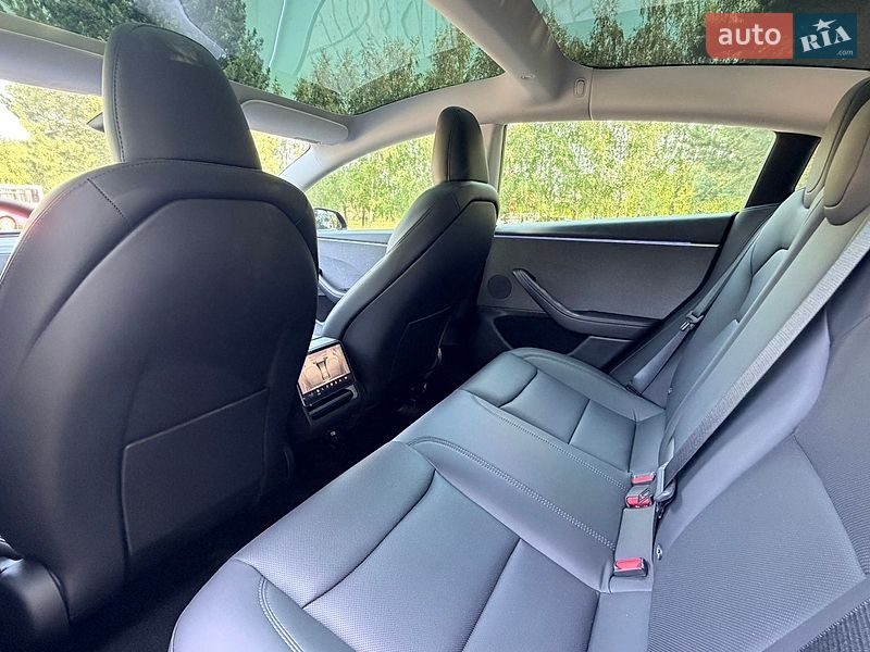 Седан Tesla Model 3 2024 в Дрогобичі