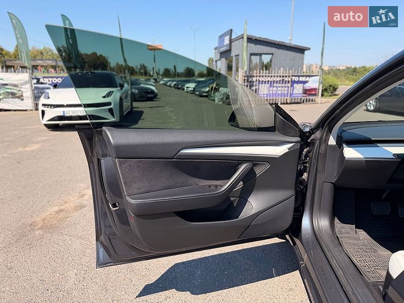 Седан Tesla Model 3 2021 в Кривом Роге