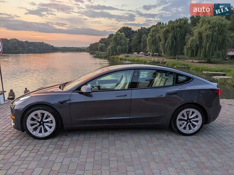 Седан Tesla Model 3 2020 в Ивано-Франковске