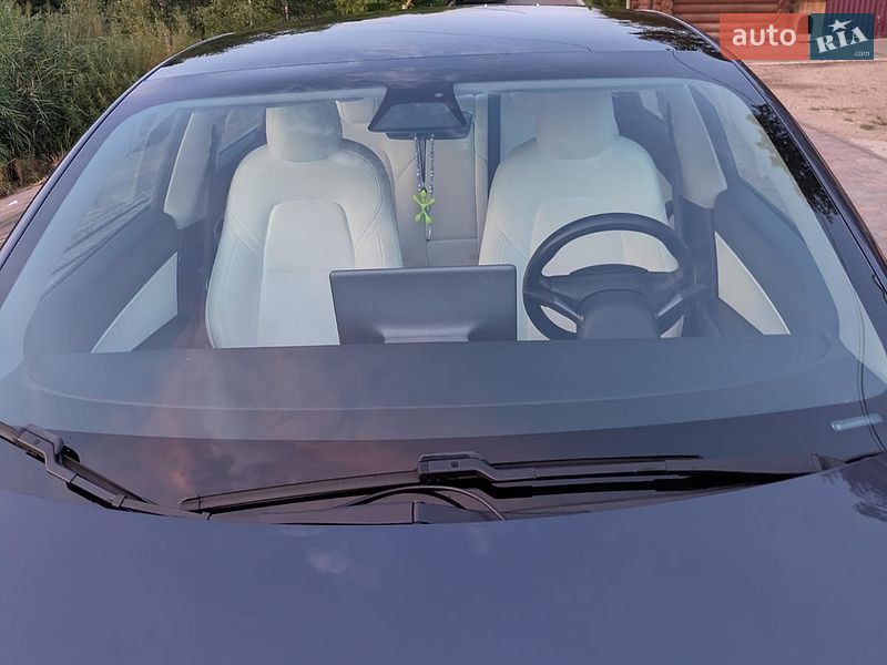 Седан Tesla Model 3 2020 в Ивано-Франковске