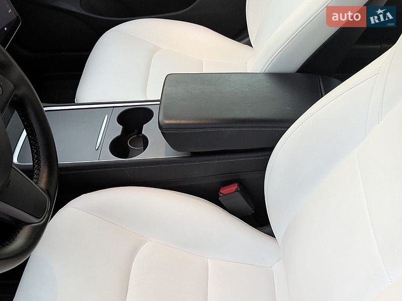 Седан Tesla Model 3 2020 в Ивано-Франковске