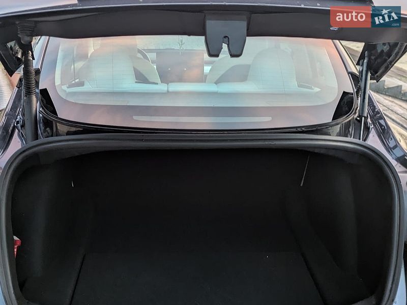 Седан Tesla Model 3 2020 в Ивано-Франковске