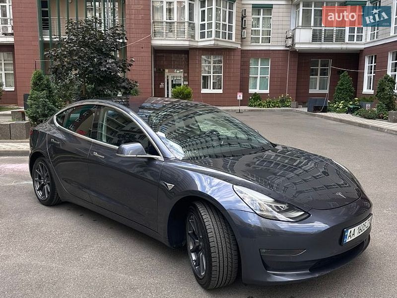 Седан Tesla Model 3 2018 в Києві