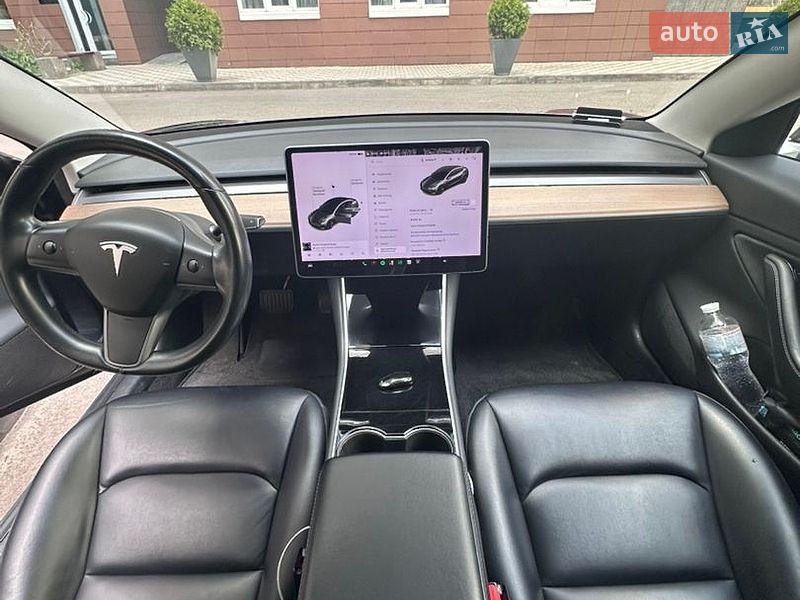 Седан Tesla Model 3 2018 в Києві