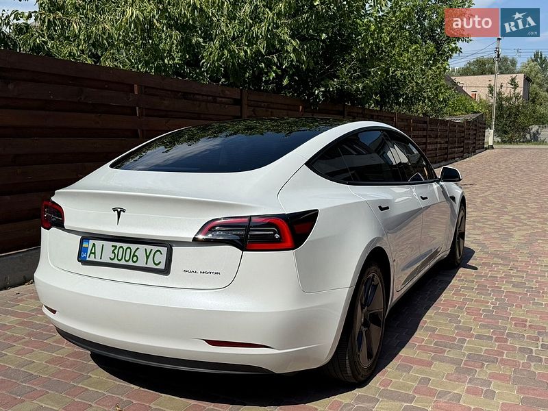 Седан Tesla Model 3 2023 в Києві