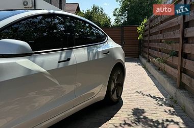 Седан Tesla Model 3 2023 в Києві