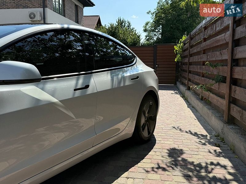 Седан Tesla Model 3 2023 в Києві