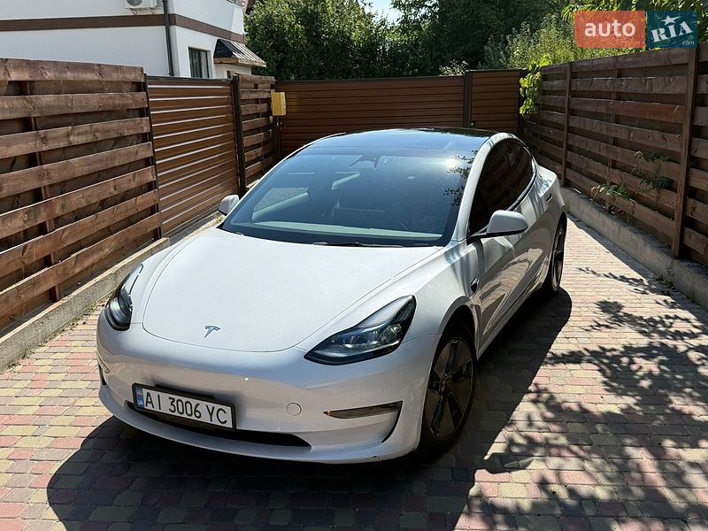 Седан Tesla Model 3 2023 в Києві