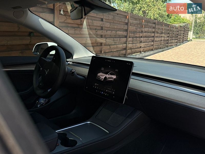 Седан Tesla Model 3 2023 в Києві