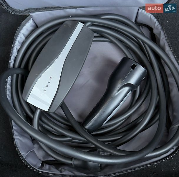 Седан Tesla Model 3 2020 в Житомире
