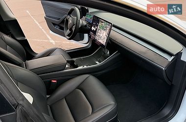 Седан Tesla Model 3 2020 в Житомире