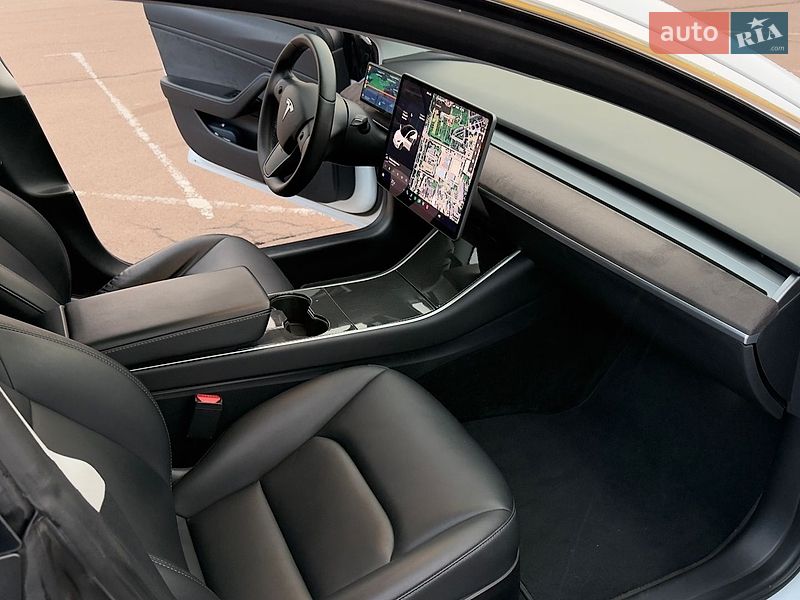 Седан Tesla Model 3 2020 в Житомире