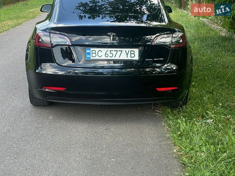 Седан Tesla Model 3 2021 в Львові