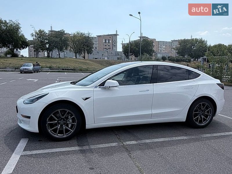 Седан Tesla Model 3 2019 в Киеве