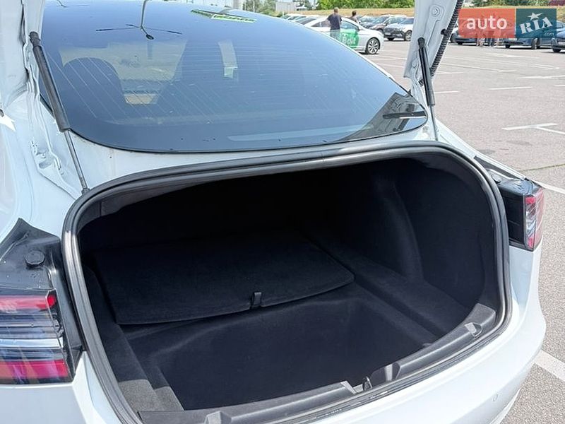 Седан Tesla Model 3 2019 в Киеве
