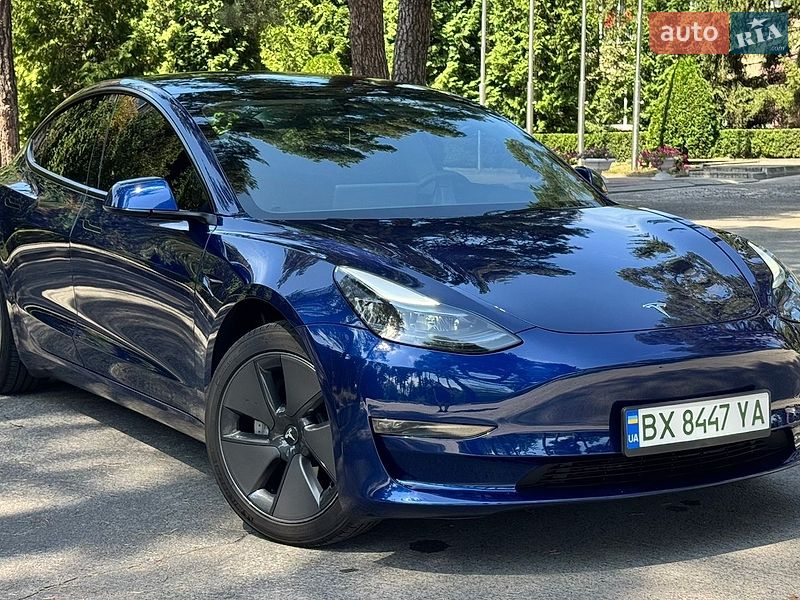 Седан Tesla Model 3 2023 в Нетешине