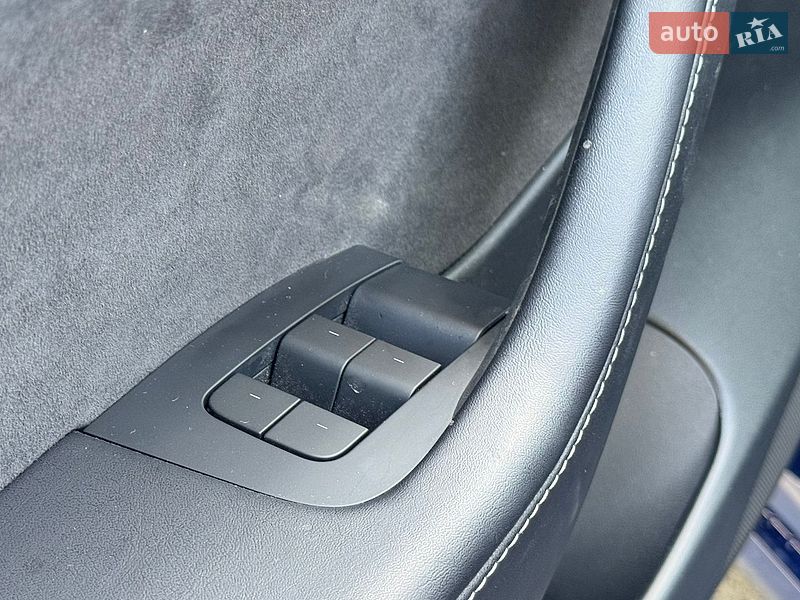 Седан Tesla Model 3 2023 в Нетешине