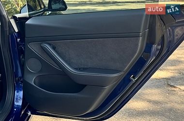 Седан Tesla Model 3 2023 в Нетешине