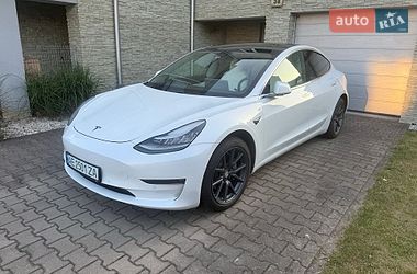 Седан Tesla Model 3 2019 в Ужгороде