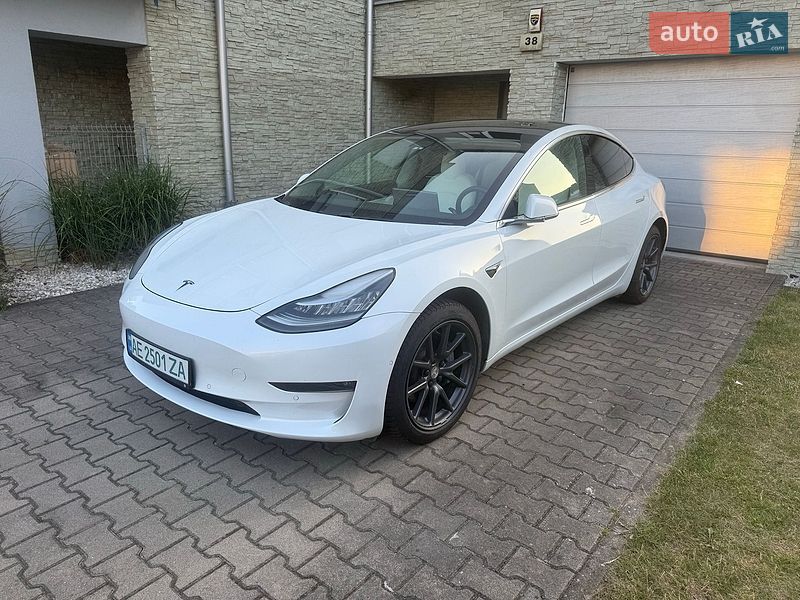 Седан Tesla Model 3 2019 в Ужгороде