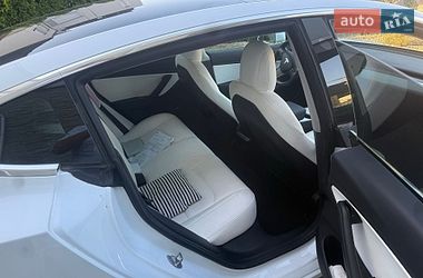Седан Tesla Model 3 2019 в Ужгороде
