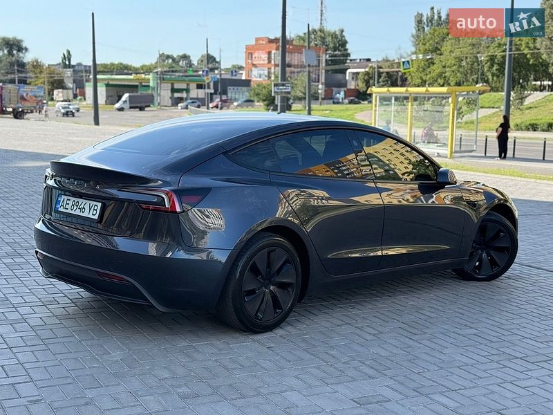 Седан Tesla Model 3 2024 в Дніпрі