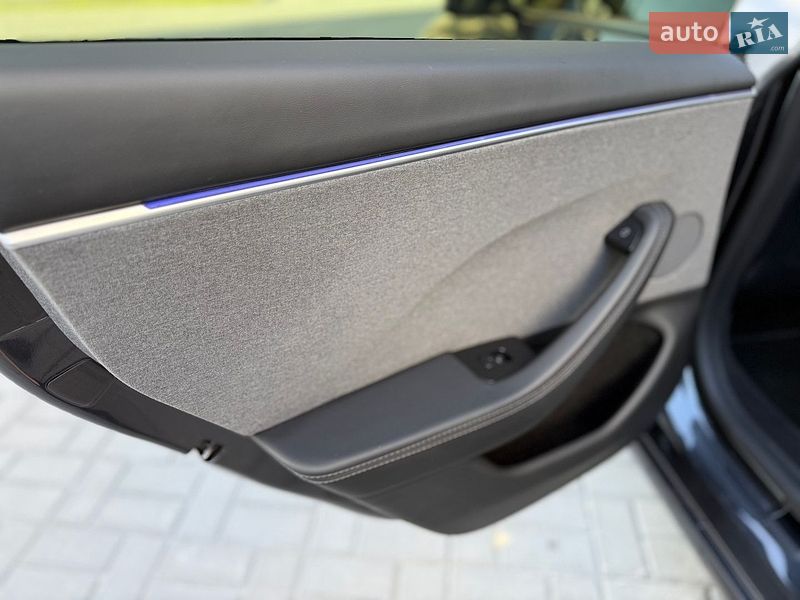 Седан Tesla Model 3 2024 в Дніпрі