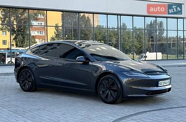 Седан Tesla Model 3 2024 в Дніпрі