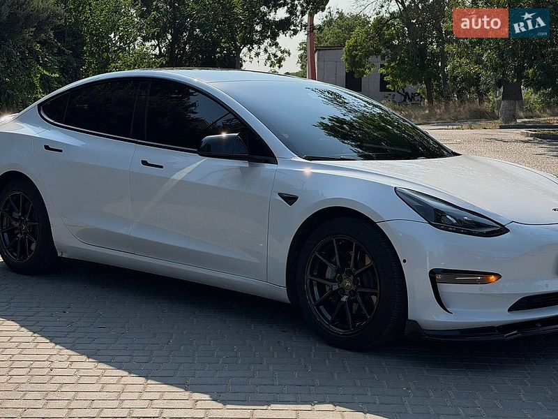 Седан Tesla Model 3 2021 в Одессе
