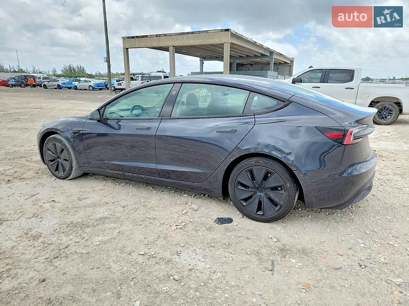 Седан Tesla Model 3 2025 в Киеве