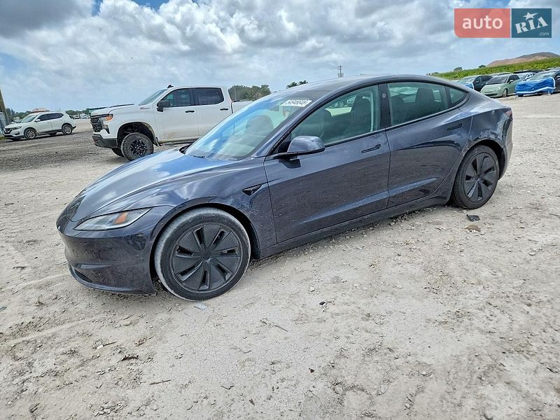 Седан Tesla Model 3 2025 в Киеве