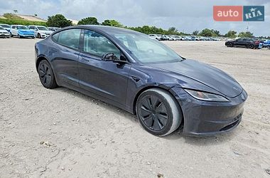 Седан Tesla Model 3 2025 в Киеве