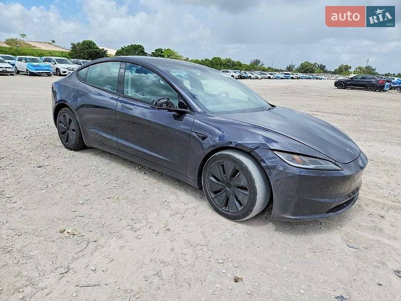 Седан Tesla Model 3 2025 в Киеве