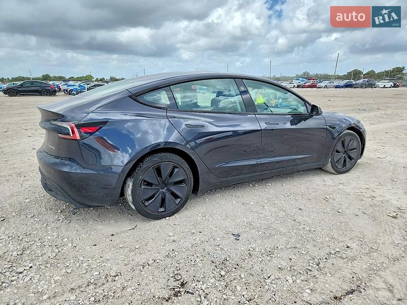 Седан Tesla Model 3 2025 в Киеве