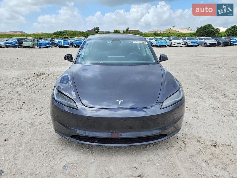 Седан Tesla Model 3 2025 в Киеве