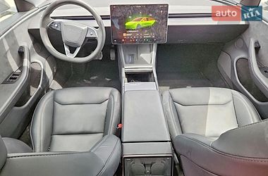Седан Tesla Model 3 2025 в Киеве