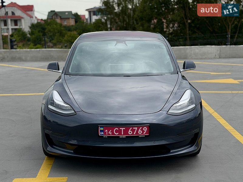 Седан Tesla Model 3 2018 в Тернополе