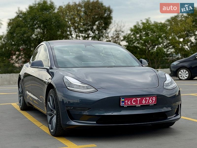 Седан Tesla Model 3 2018 в Тернополе